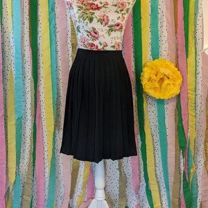 CLIO Black Pleated Skirt - Size S